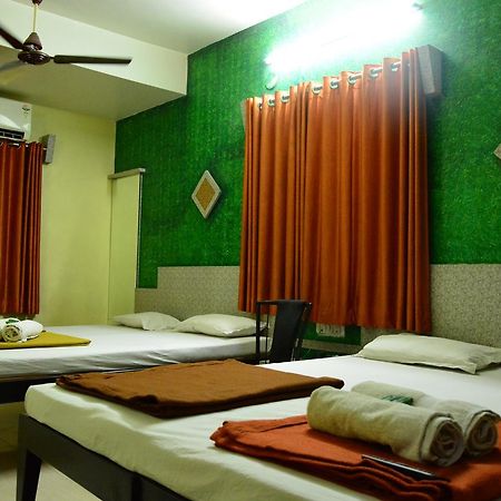 Hotel Madhava Shirdi Luaran gambar