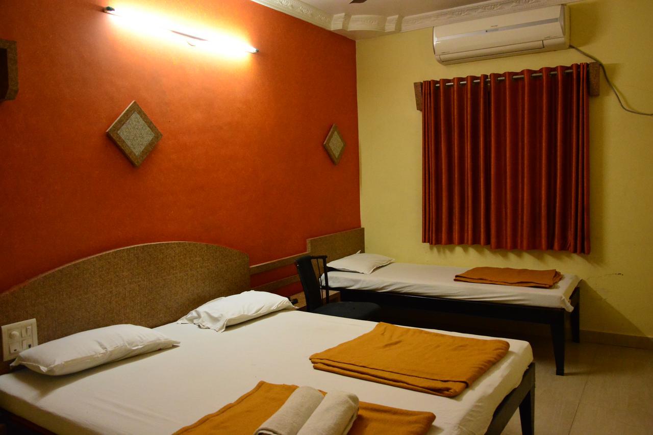 Hotel Madhava Shirdi Luaran gambar