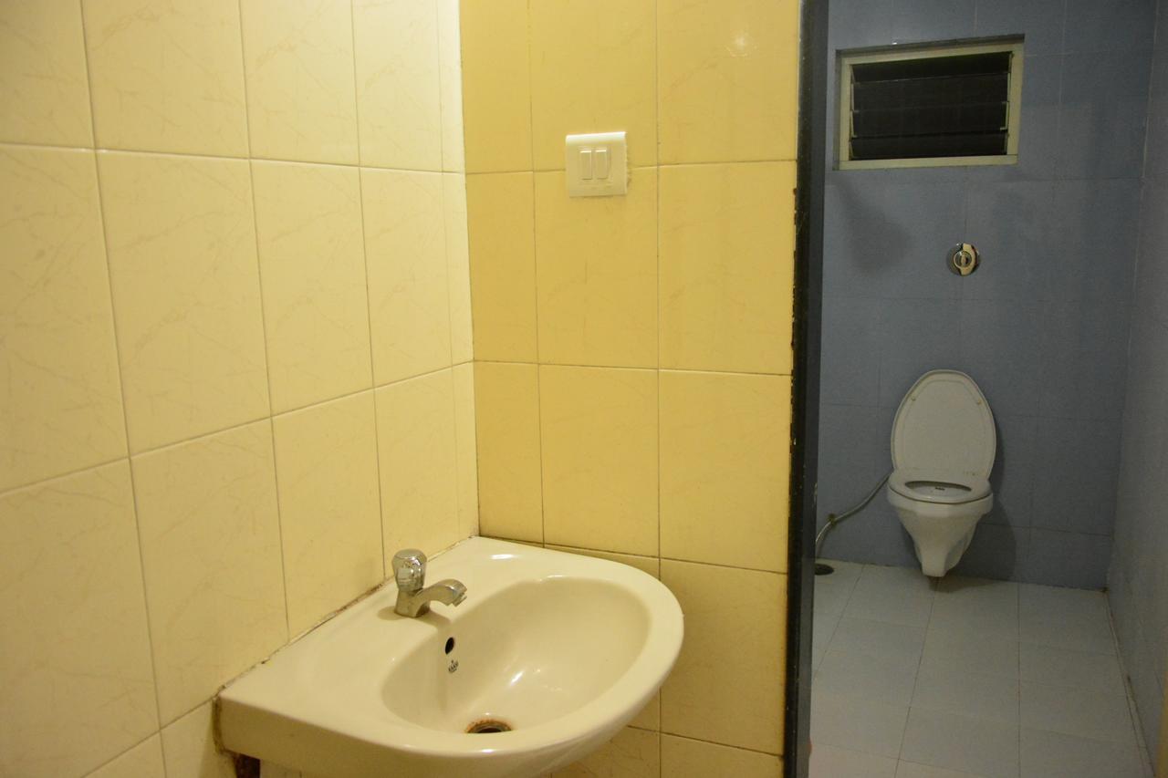 Hotel Madhava Shirdi Luaran gambar