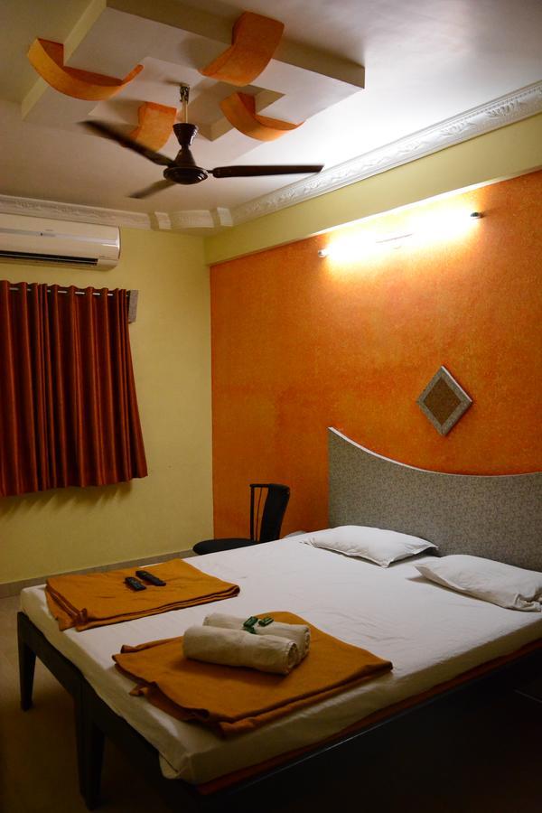 Hotel Madhava Shirdi Luaran gambar