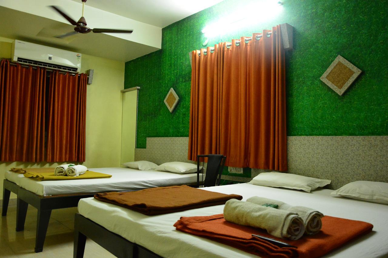 Hotel Madhava Shirdi Luaran gambar