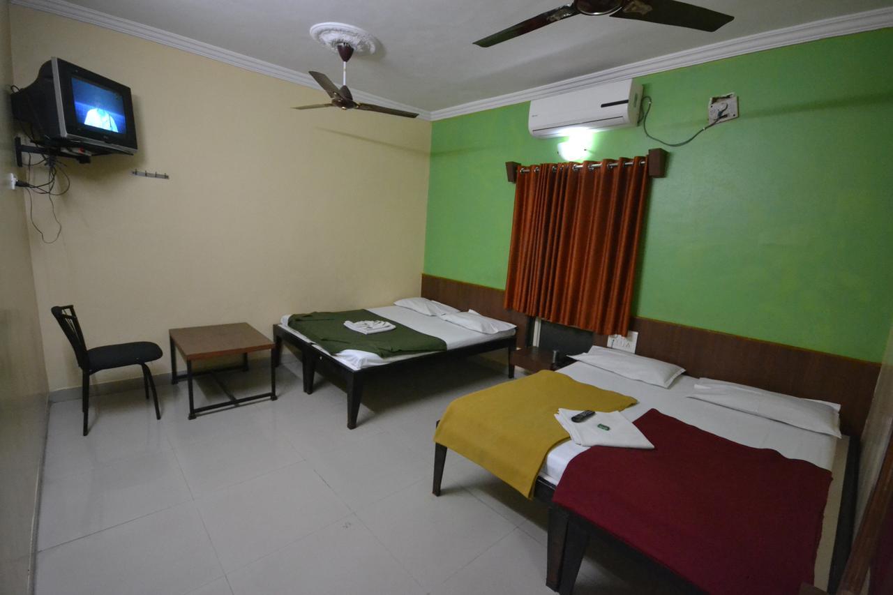 Hotel Madhava Shirdi Luaran gambar