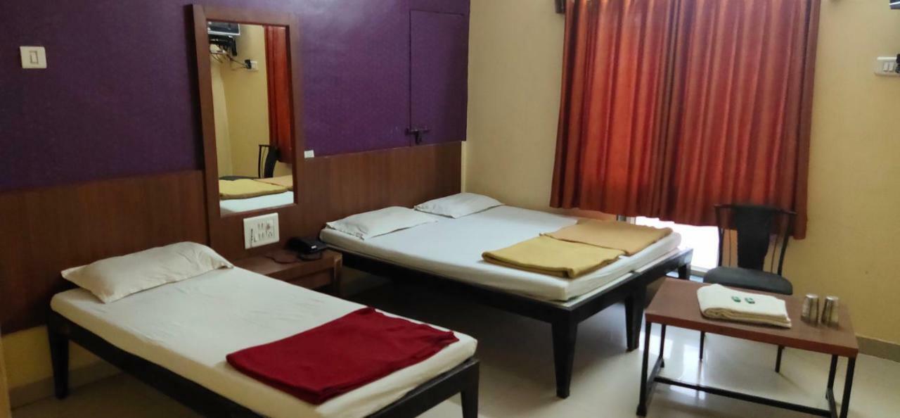 Hotel Madhava Shirdi Luaran gambar